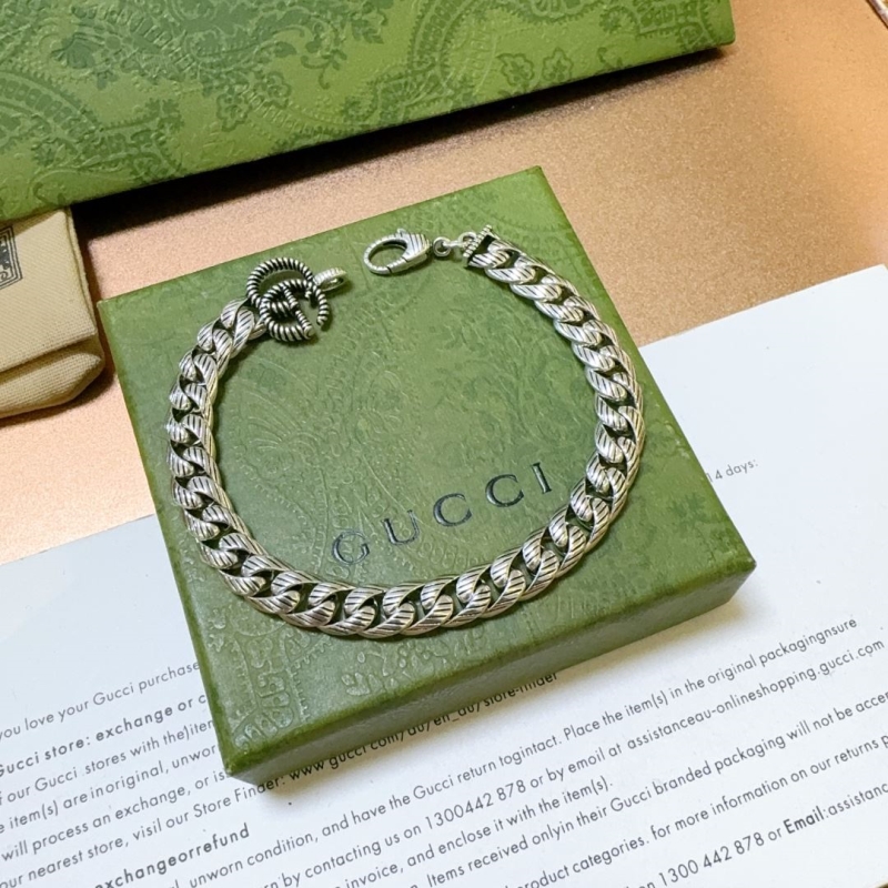 G*u*i bracelets